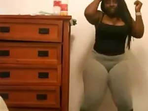 Bitch MILF-ը նմանակի ...