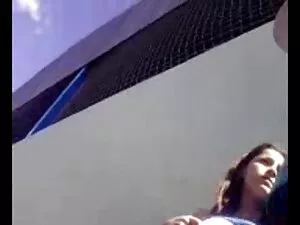 Գեղեցիկ աղջիկը հարվա ...